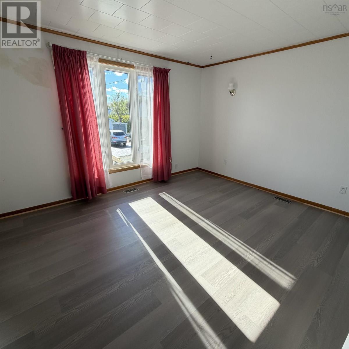 65 Cliff Street Property Photo 5