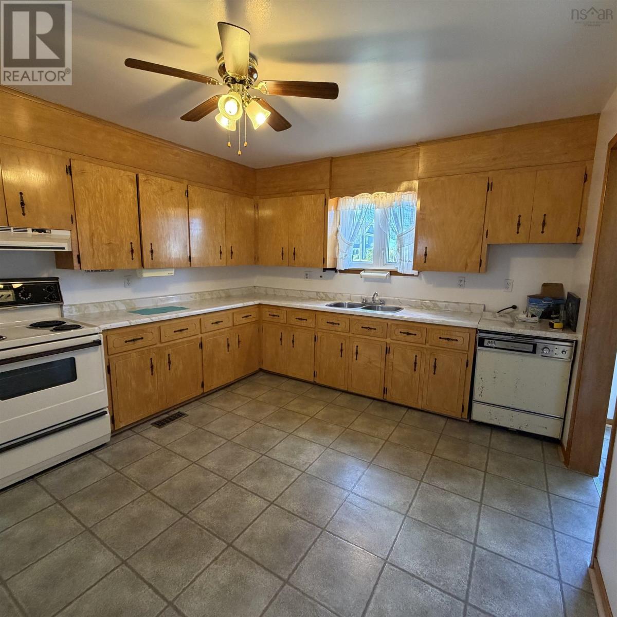 65 Cliff Street Property Photo 8