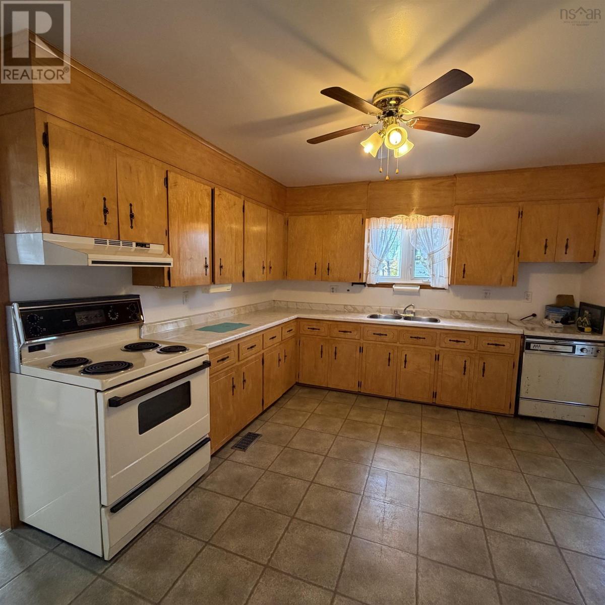 65 Cliff Street Property Photo 9