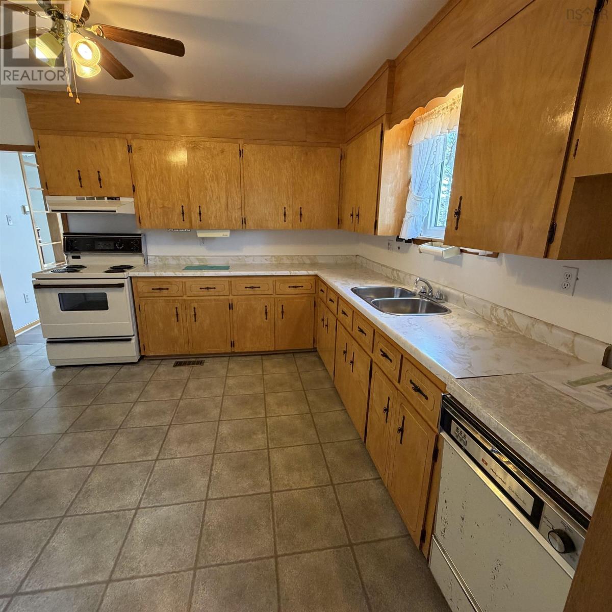 65 Cliff Street Property Photo 11