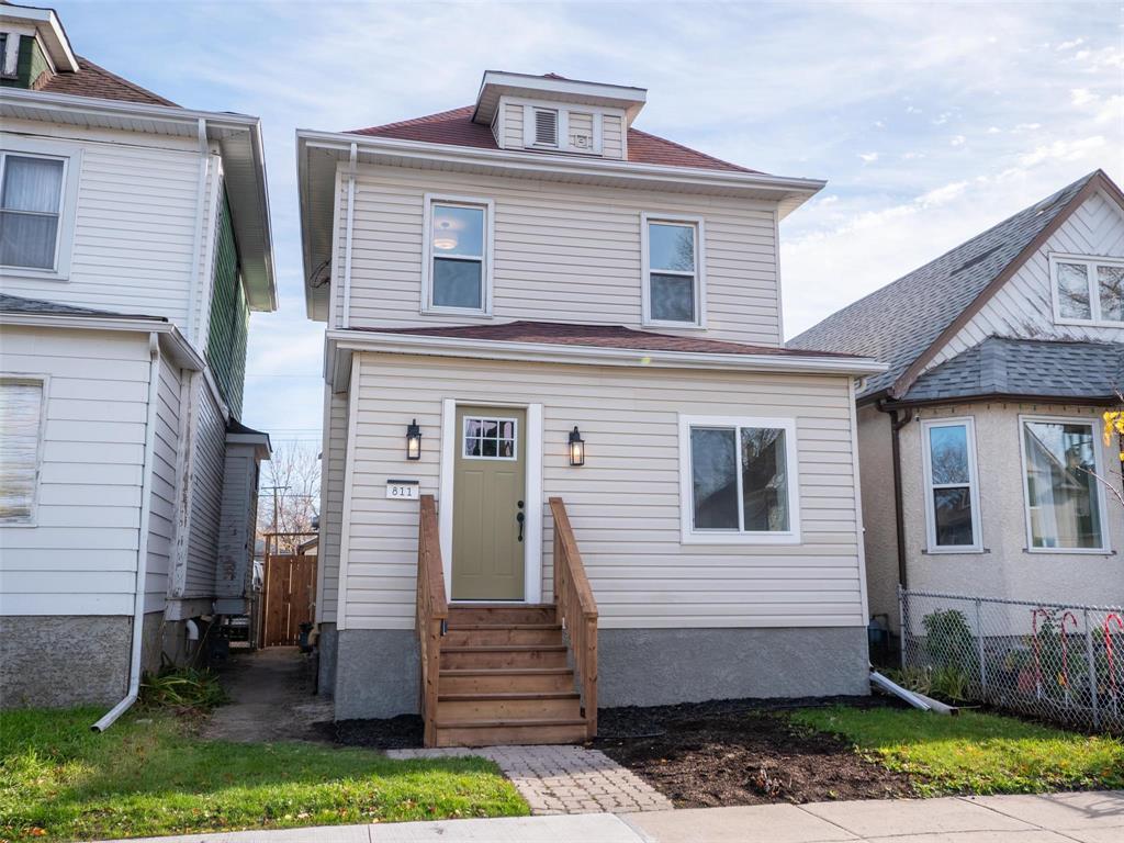 811 Alverstone Street Property Photo 1