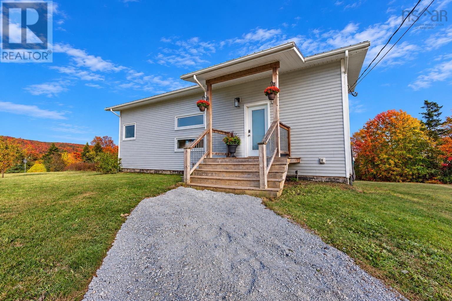 2085 Coxheath Road Property Photo 2