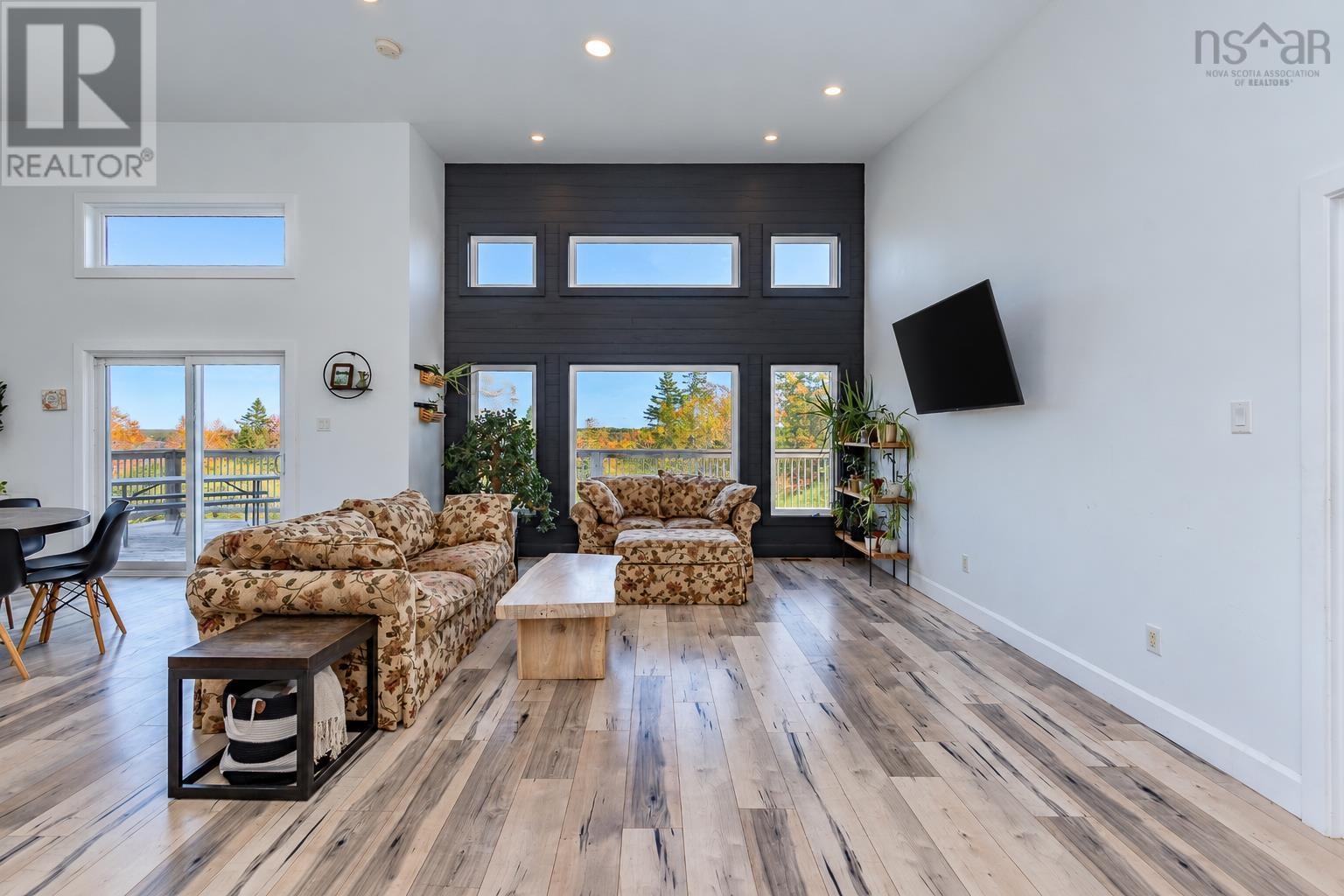 2085 Coxheath Road Property Photo 7