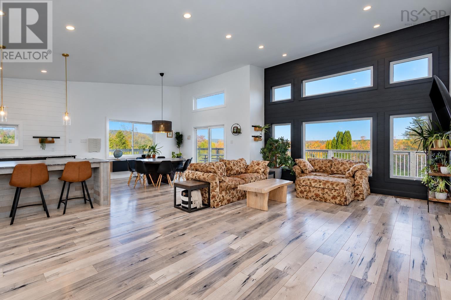 2085 Coxheath Road Property Photo 8