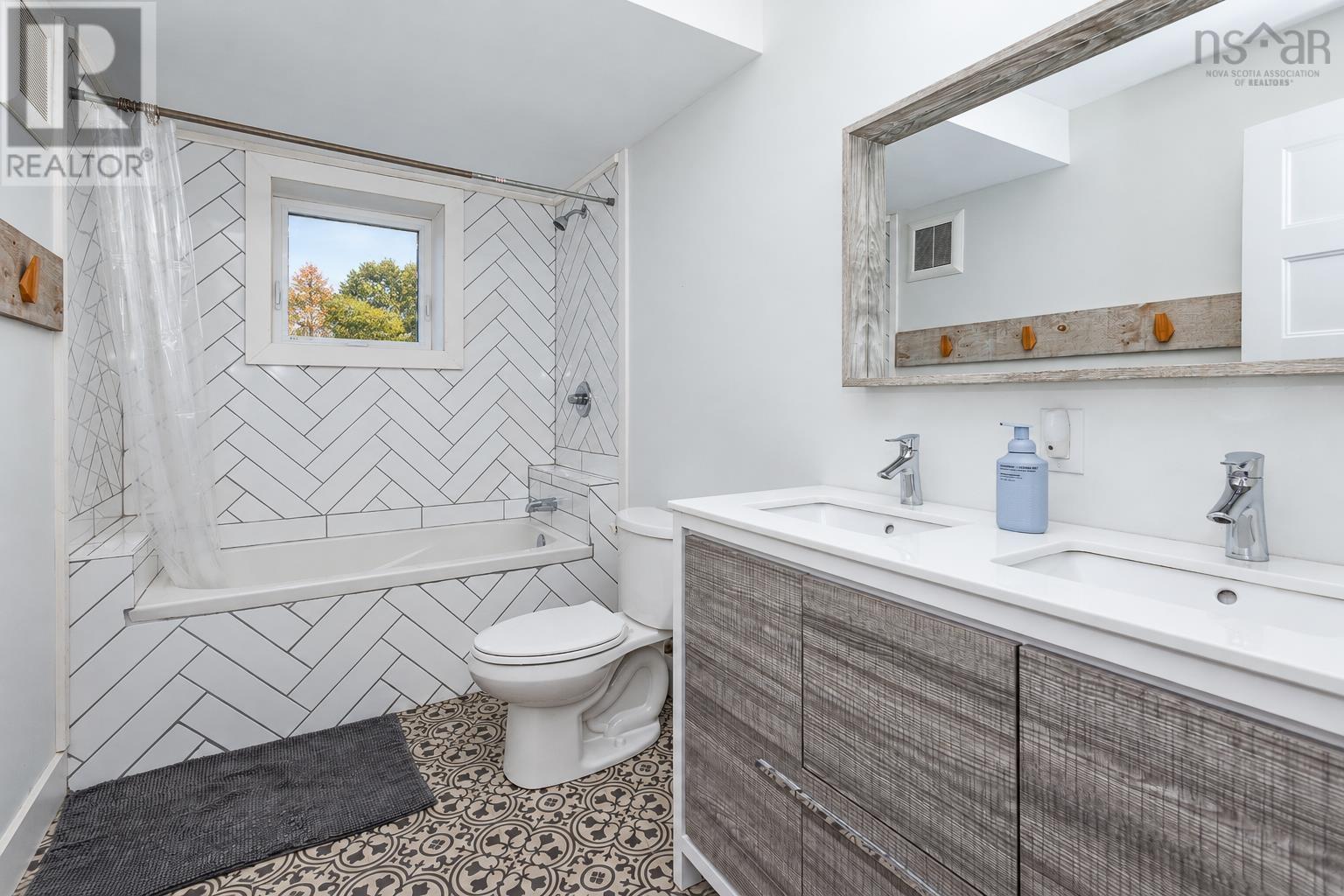 2085 Coxheath Road Property Photo 32