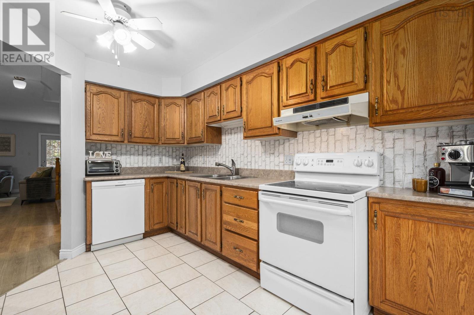 34 Trailwood Place Property Photo 15
