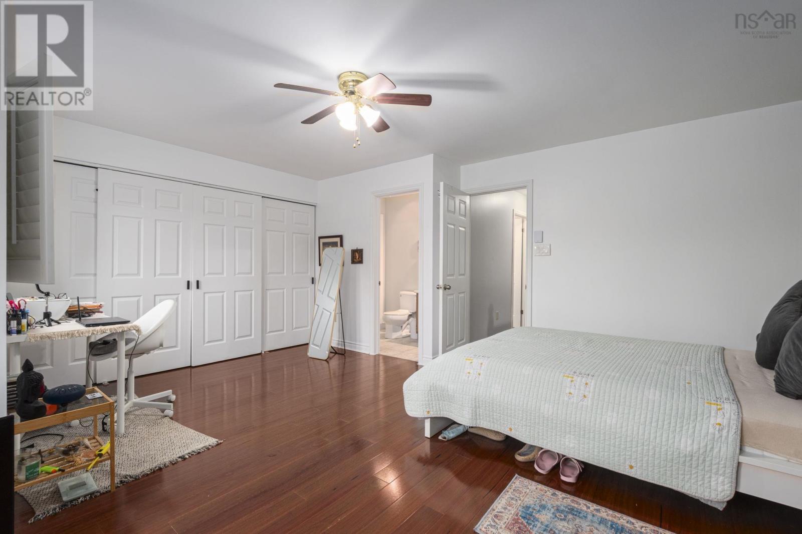 34 Trailwood Place Property Photo 24