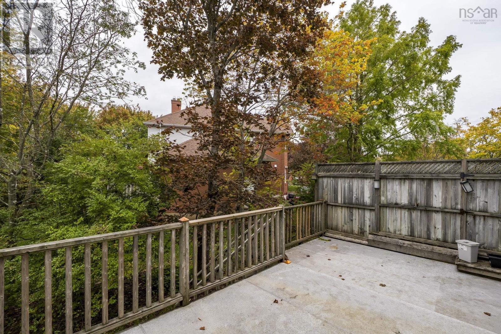 34 Trailwood Place Property Photo 44