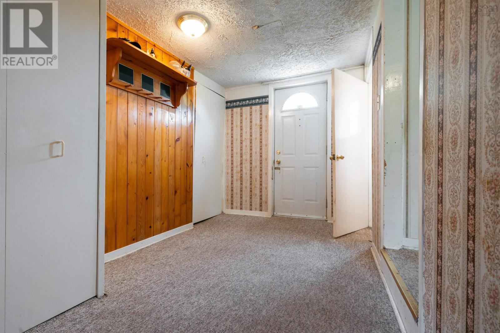 111 Minto Road Property Photo 4