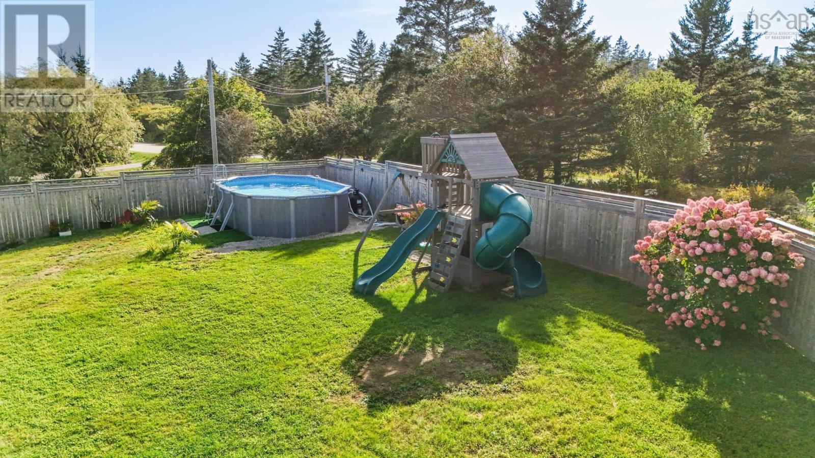 401 Lakeside Road Property Photo 11