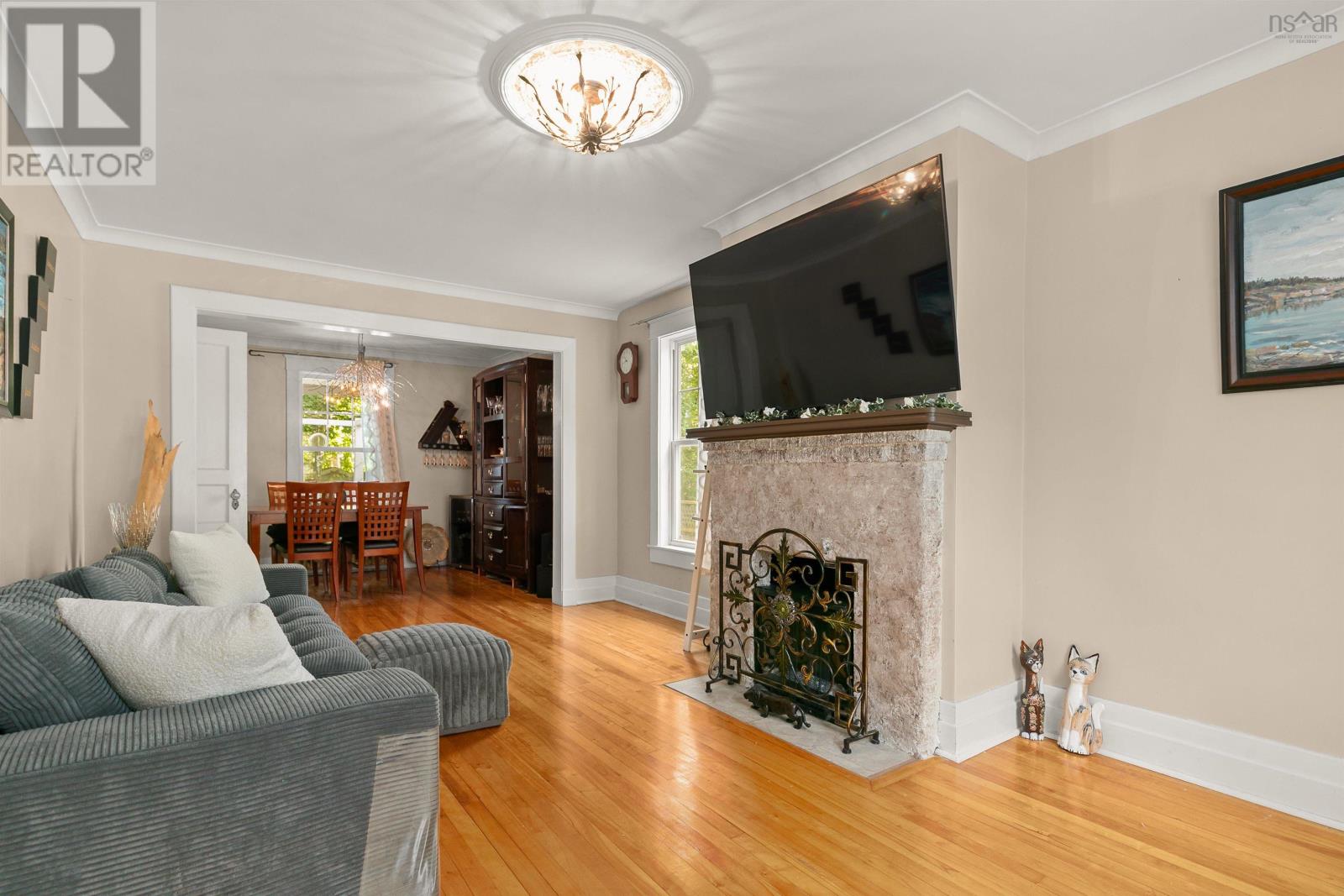 949 Mclean Street Property Photo 5