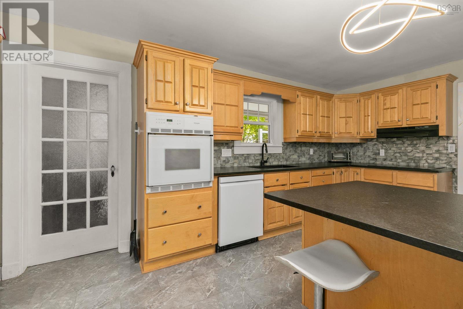 949 Mclean Street Property Photo 10
