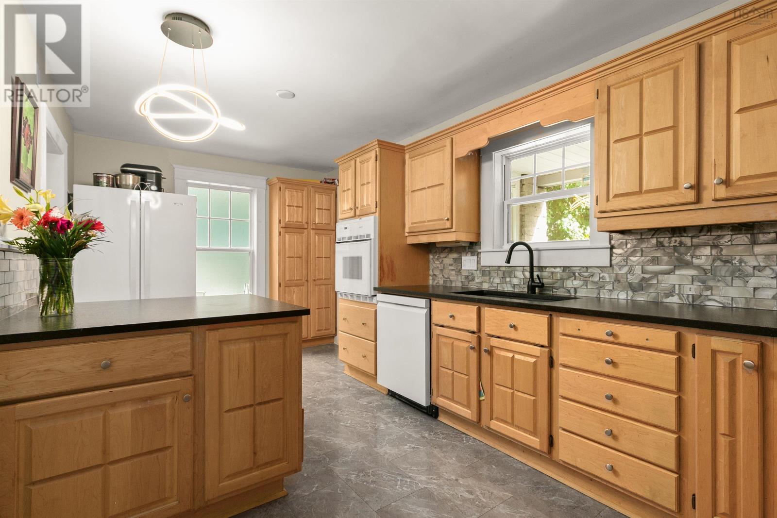 949 Mclean Street Property Photo 12