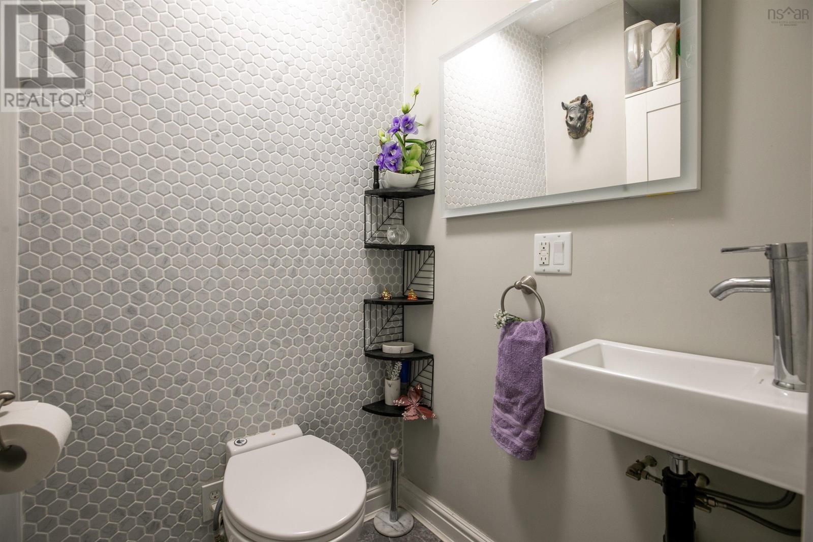 949 Mclean Street Property Photo 15