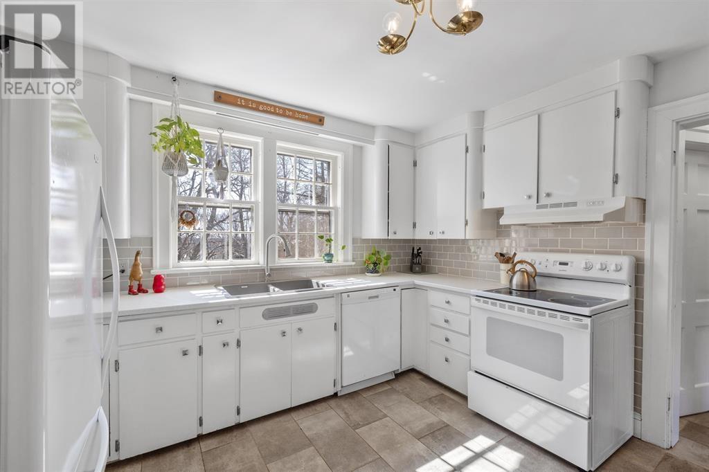 46 Broadway Street Property Photo 2