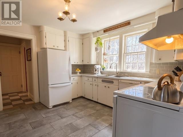 46 Broadway Street Property Photo 3
