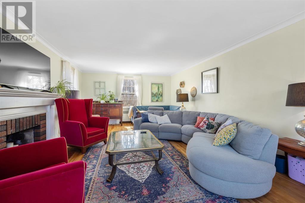 46 Broadway Street Property Photo 8