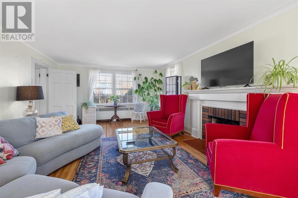 46 Broadway Street Property Photo 9