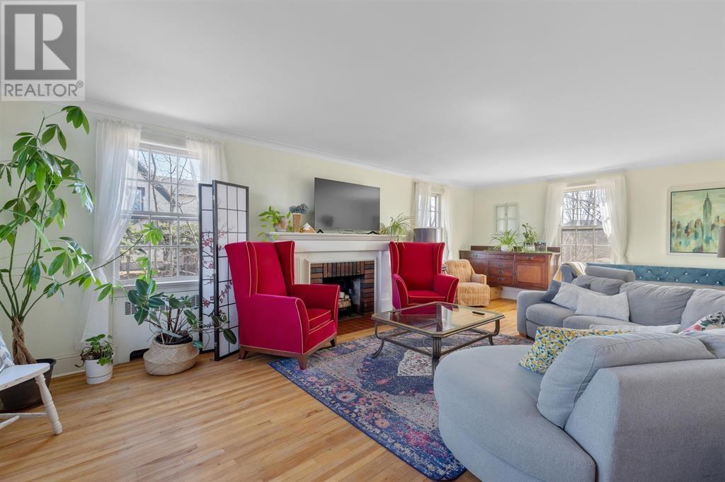 46 Broadway Street Property Photo 10