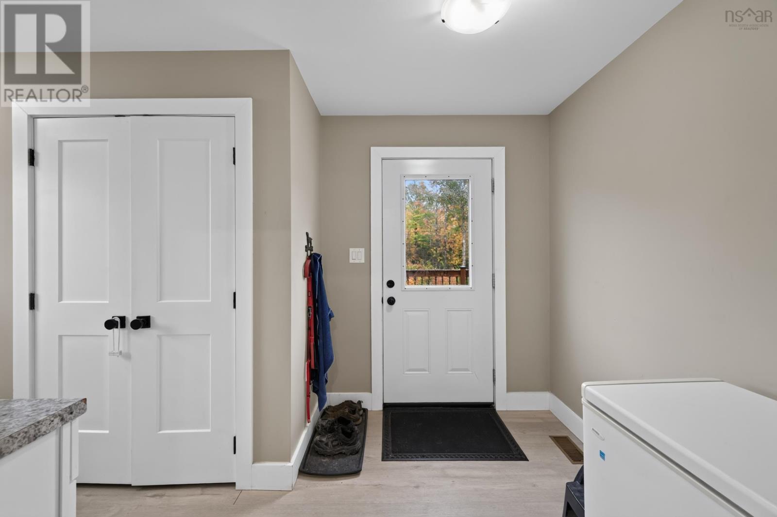 11911 Highway 7 Property Photo 7