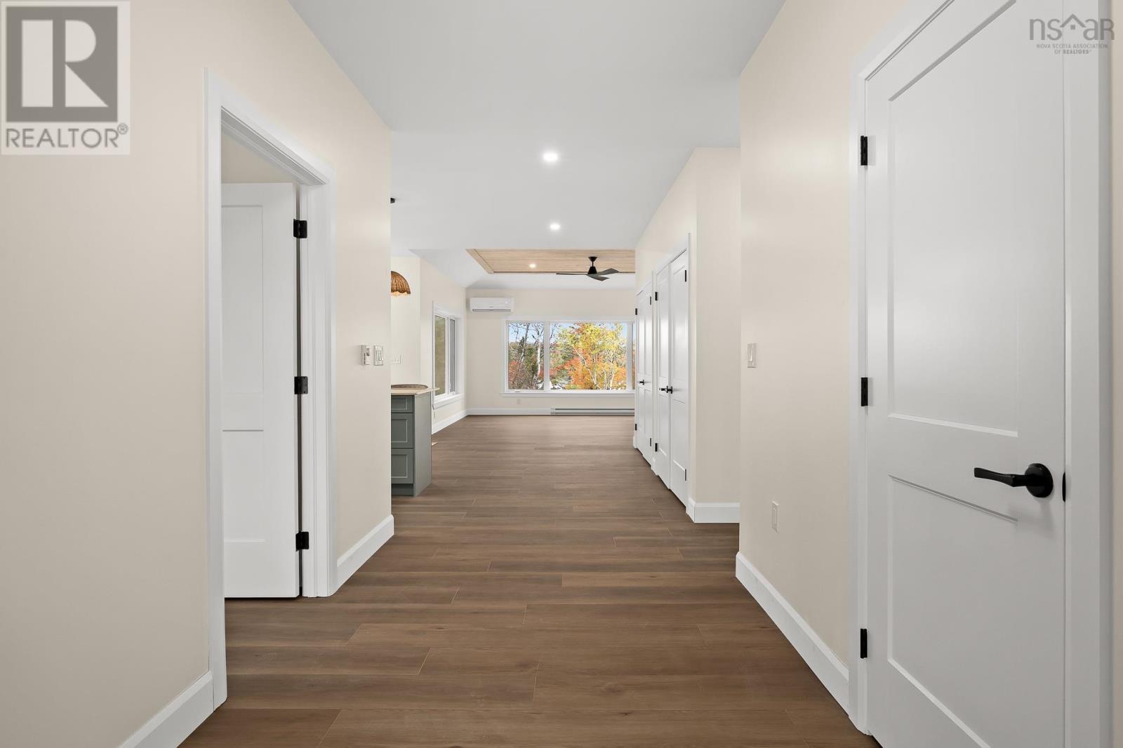 100 Lakepoint Way Property Photo 5