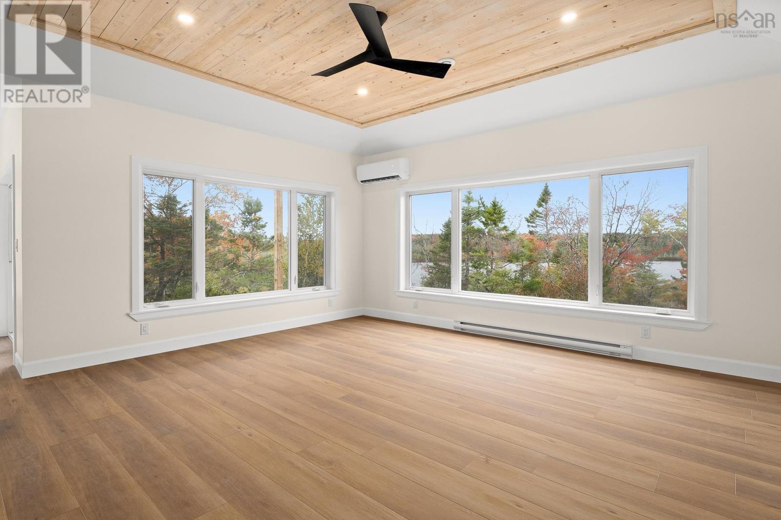 100 Lakepoint Way Property Photo 8