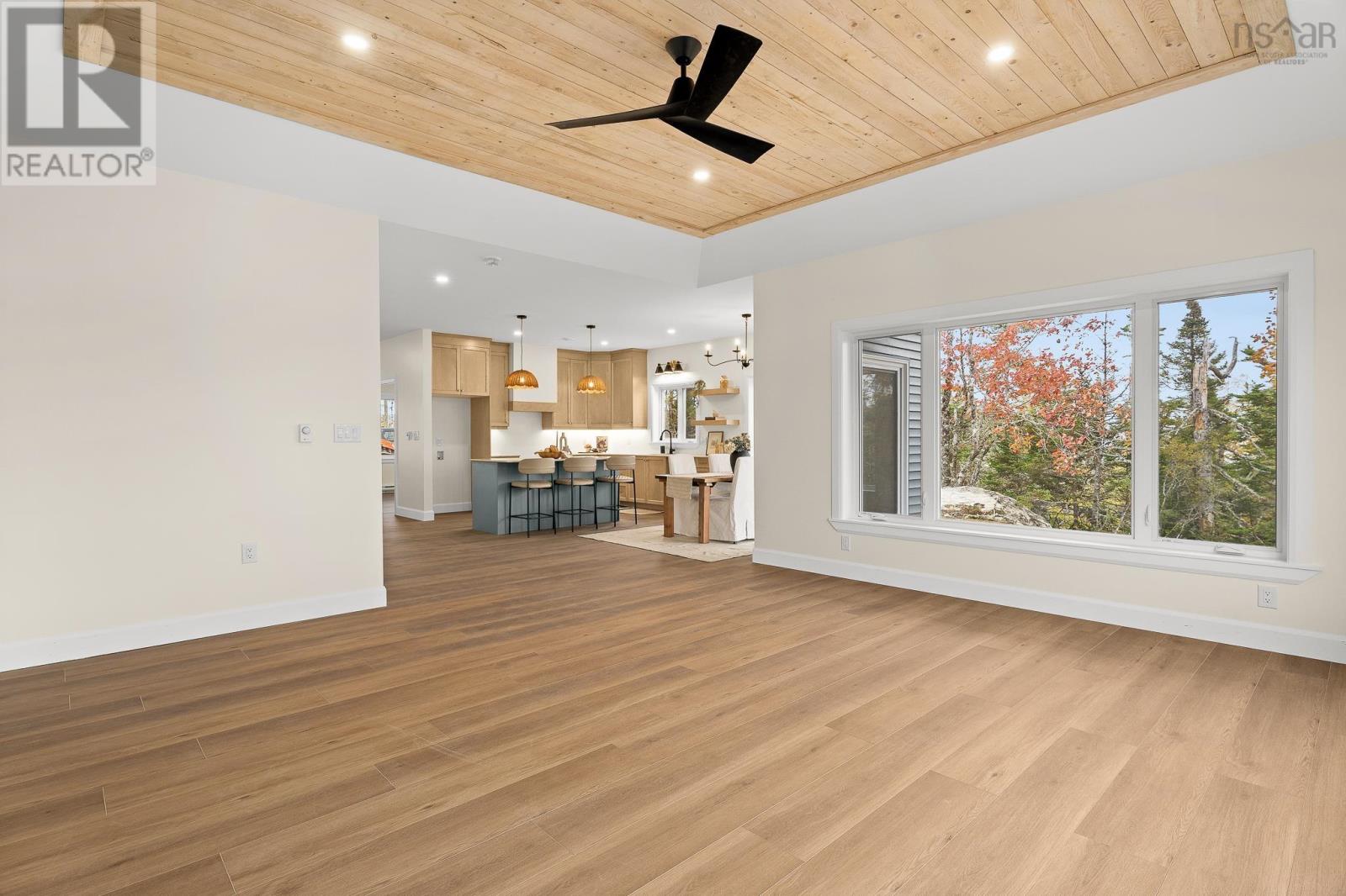 100 Lakepoint Way Property Photo 10