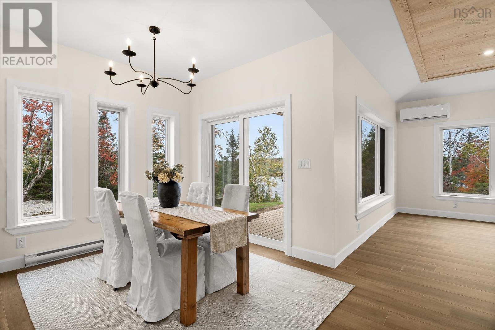 100 Lakepoint Way Property Photo 17