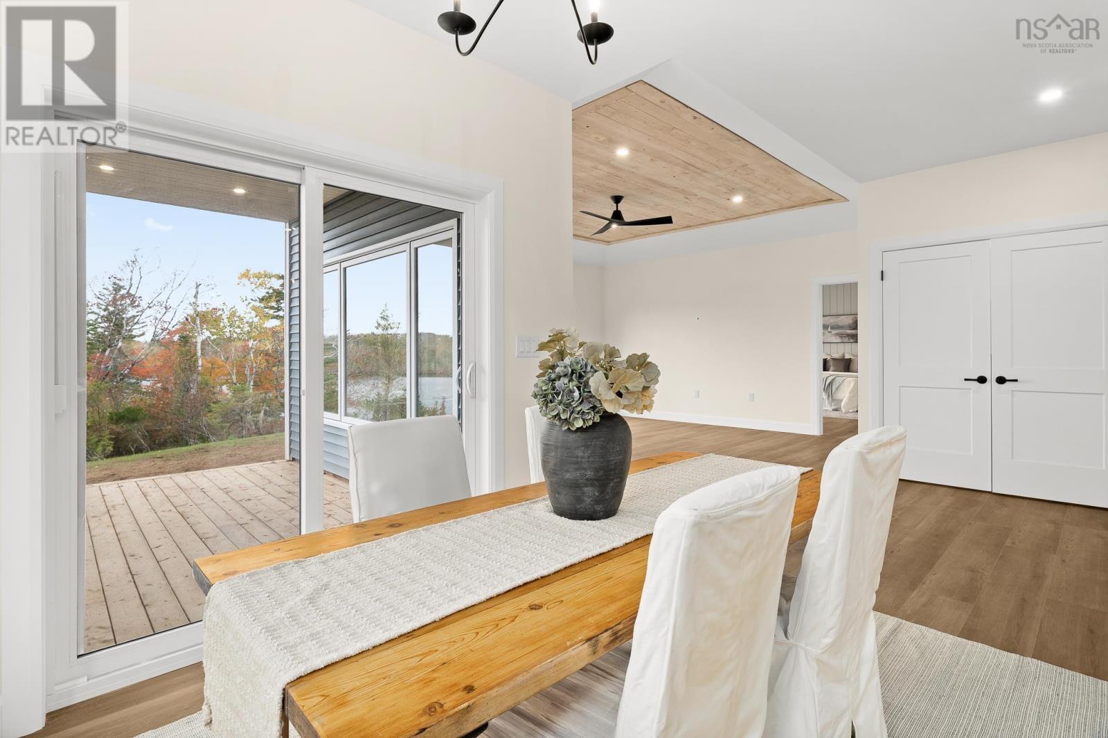 100 Lakepoint Way Property Photo 18