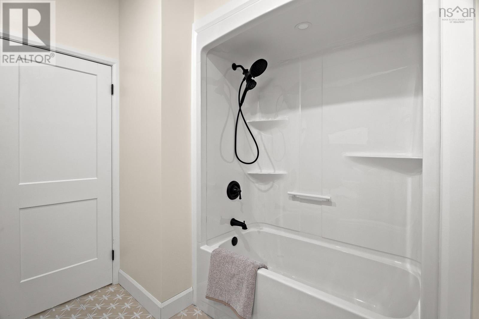 100 Lakepoint Way Property Photo 37