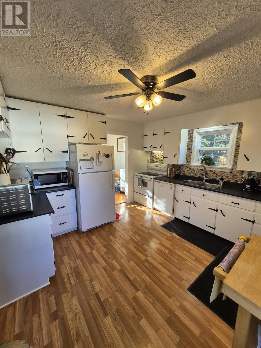 65 Munroe Avenue Property Photo 7