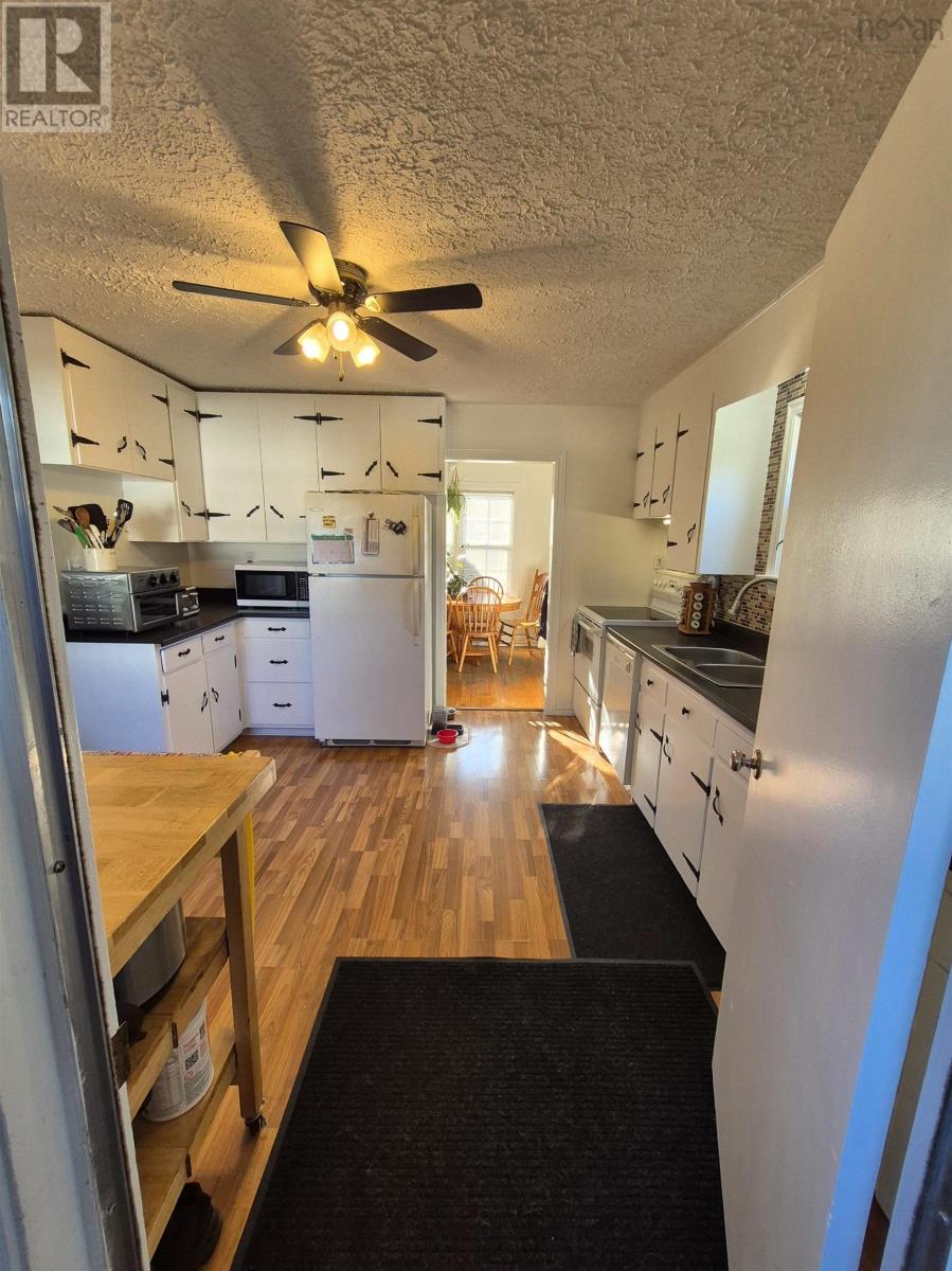 65 Munroe Avenue Property Photo 8