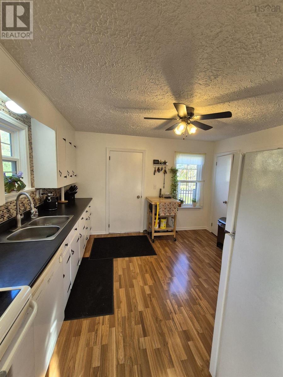 65 Munroe Avenue Property Photo 9