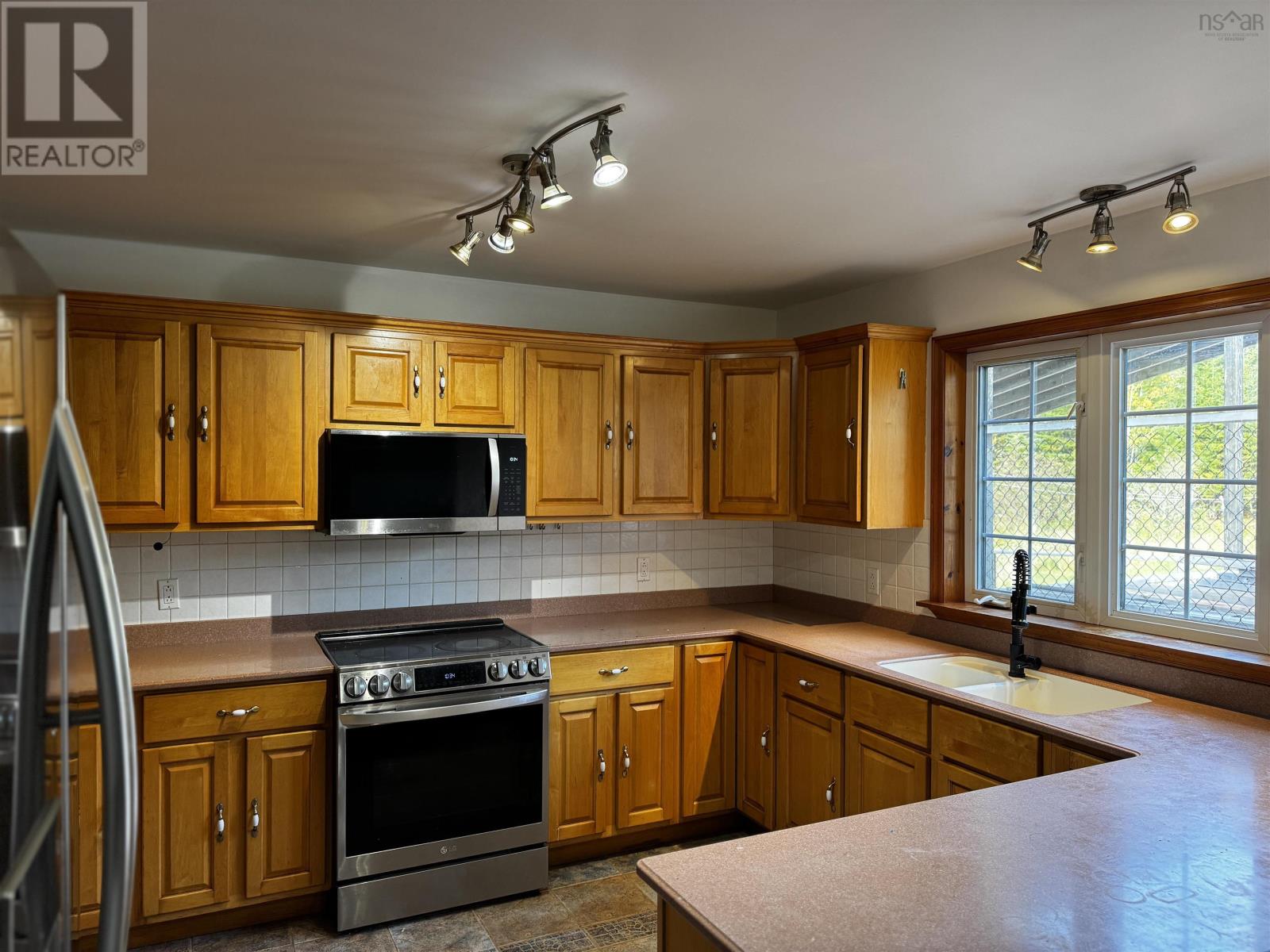 333 Lochside Rd. Property Photo 11