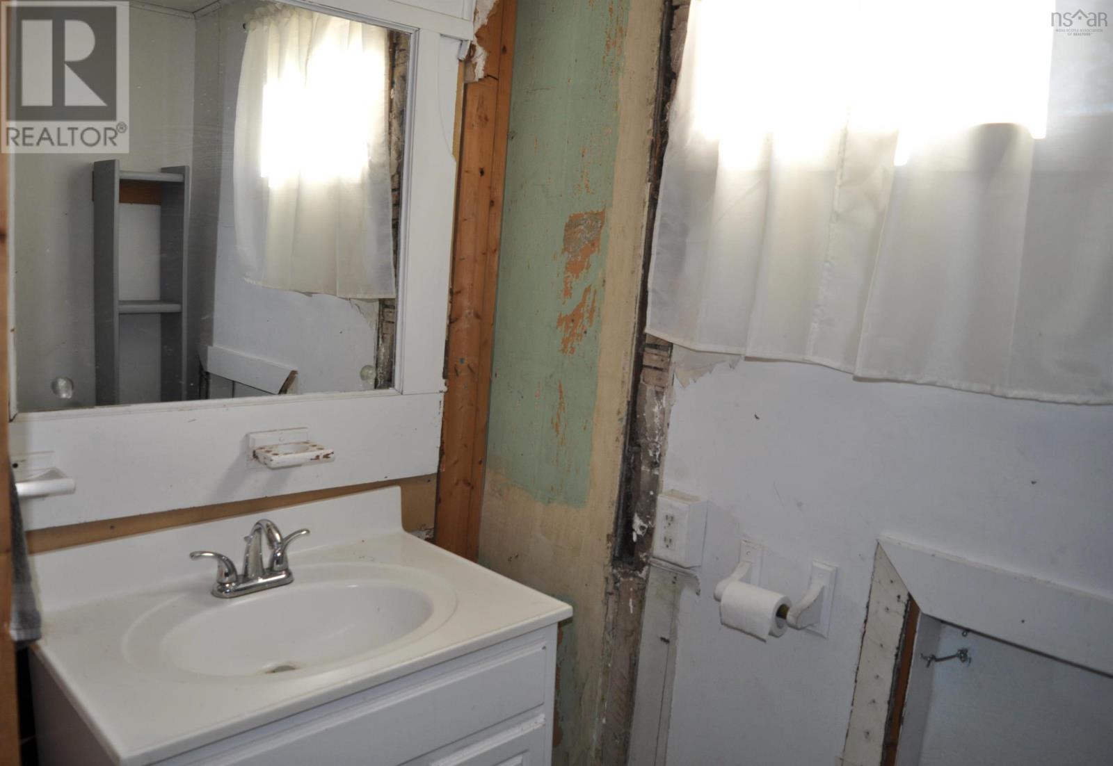 54 Centre Street Property Photo 35