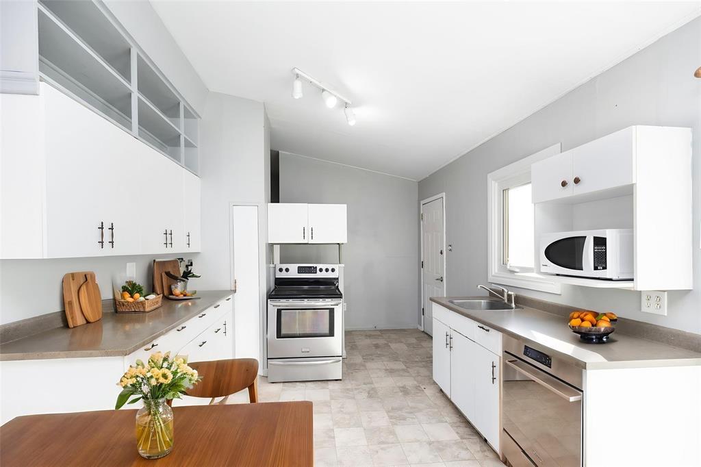 93 Vandale Street Property Photo 2