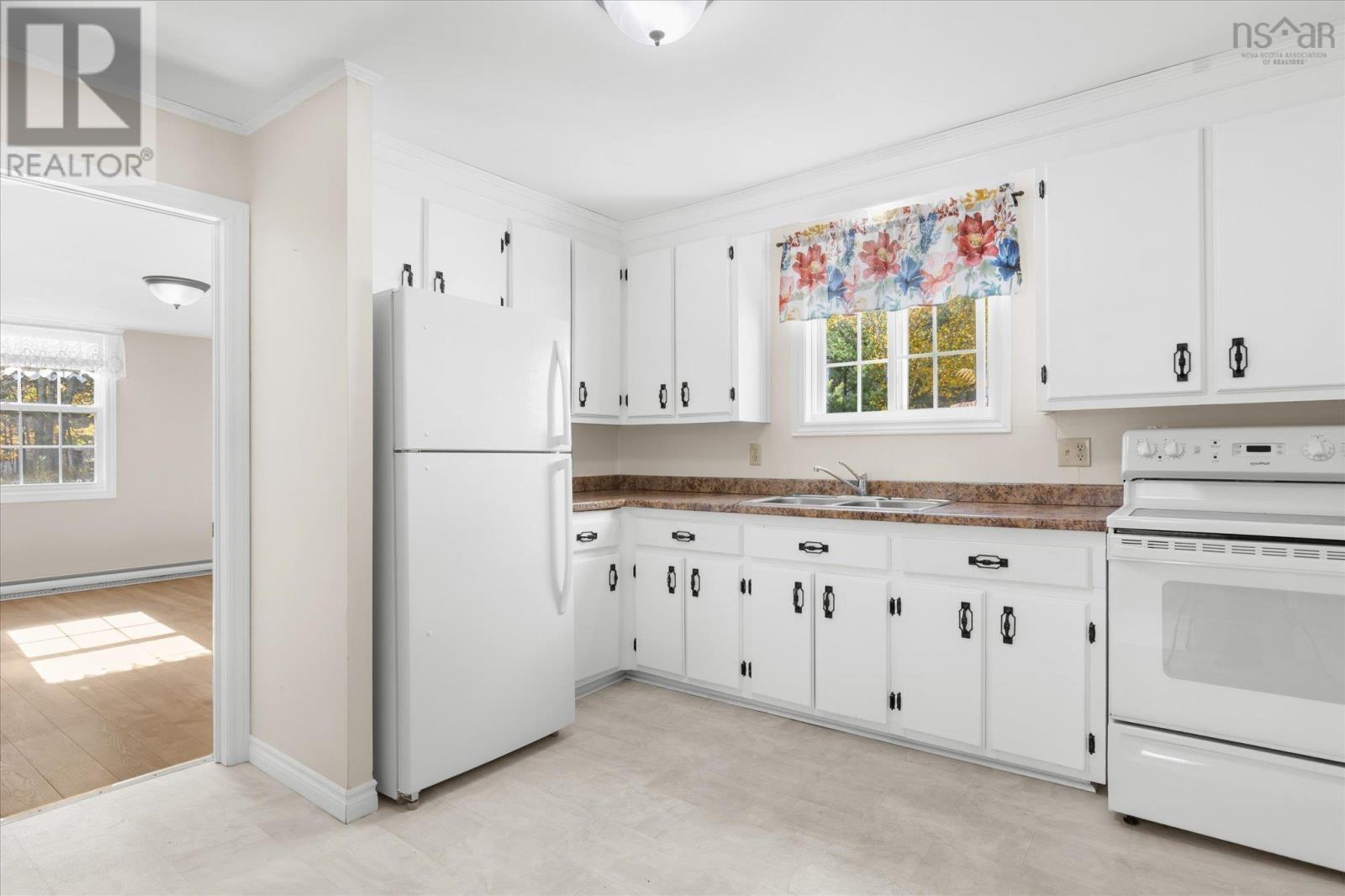 1163 King Street Property Photo 15