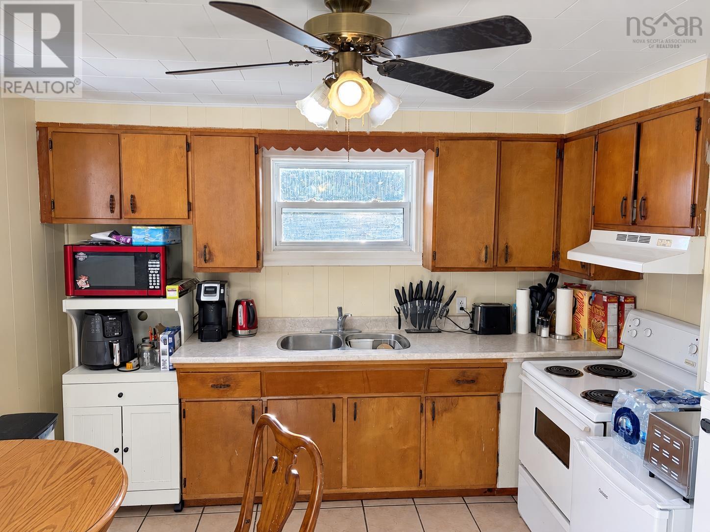 519 Cenotaph Road Property Photo 16
