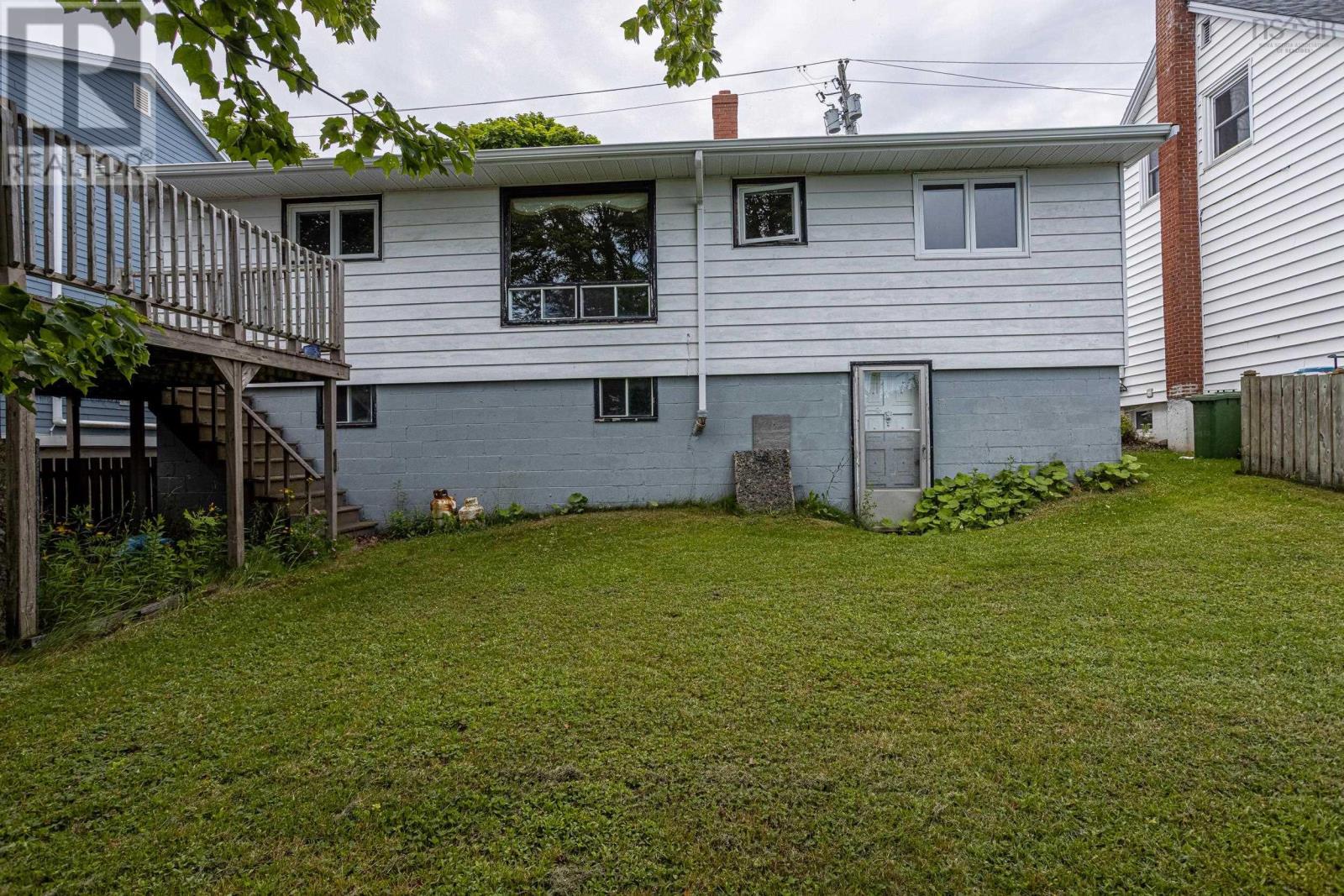 3895 Kencrest Avenue Property Photo 2
