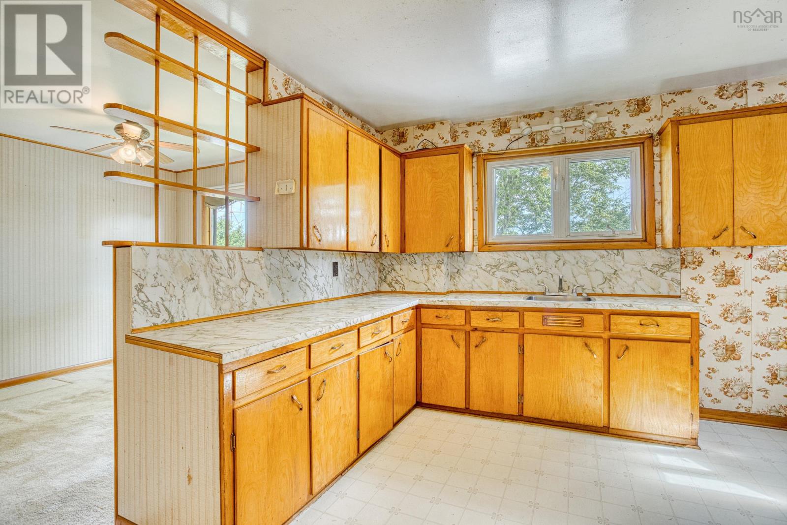 3895 Kencrest Avenue Property Photo 5