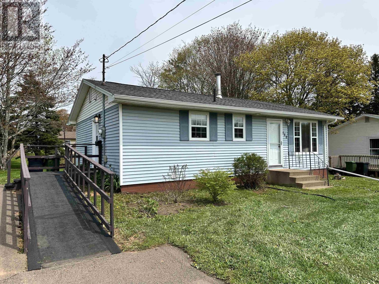 150 Parkwood Crescent Property Photo 1