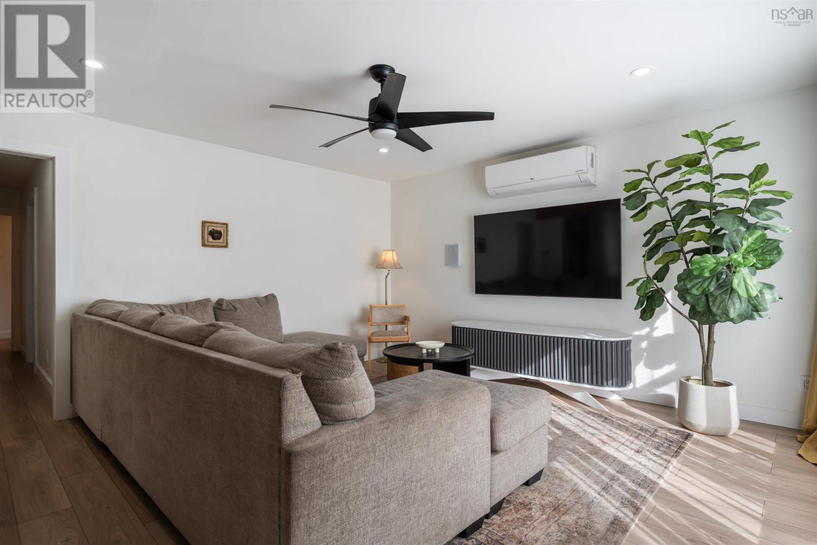 28 High Street Property Photo 5