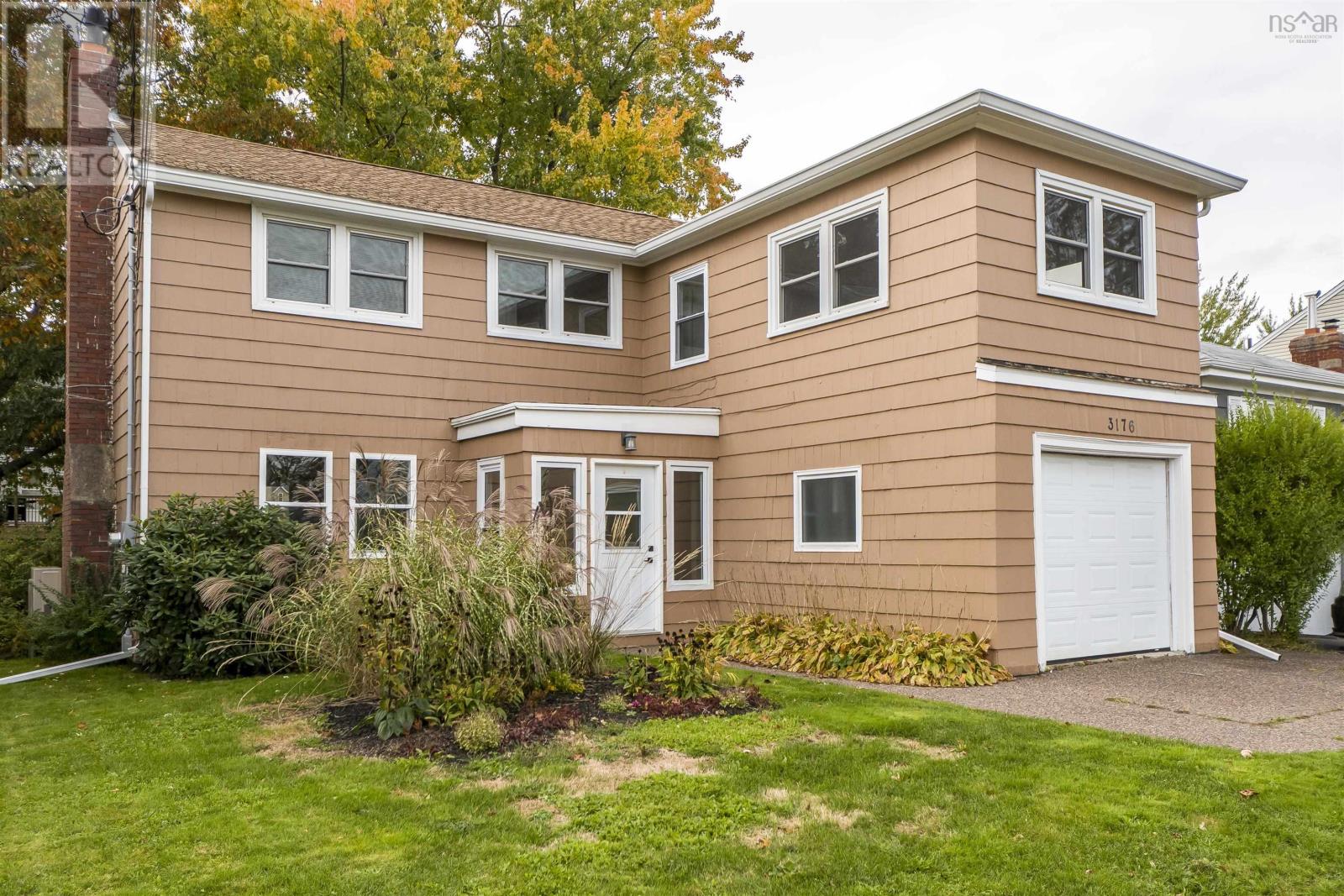 3176 Hemlock Street Property Photo 1