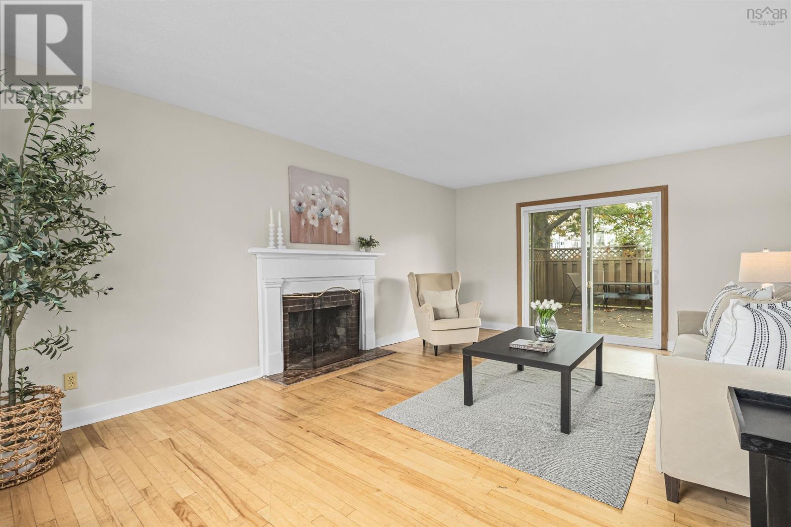 3176 Hemlock Street Property Photo 4