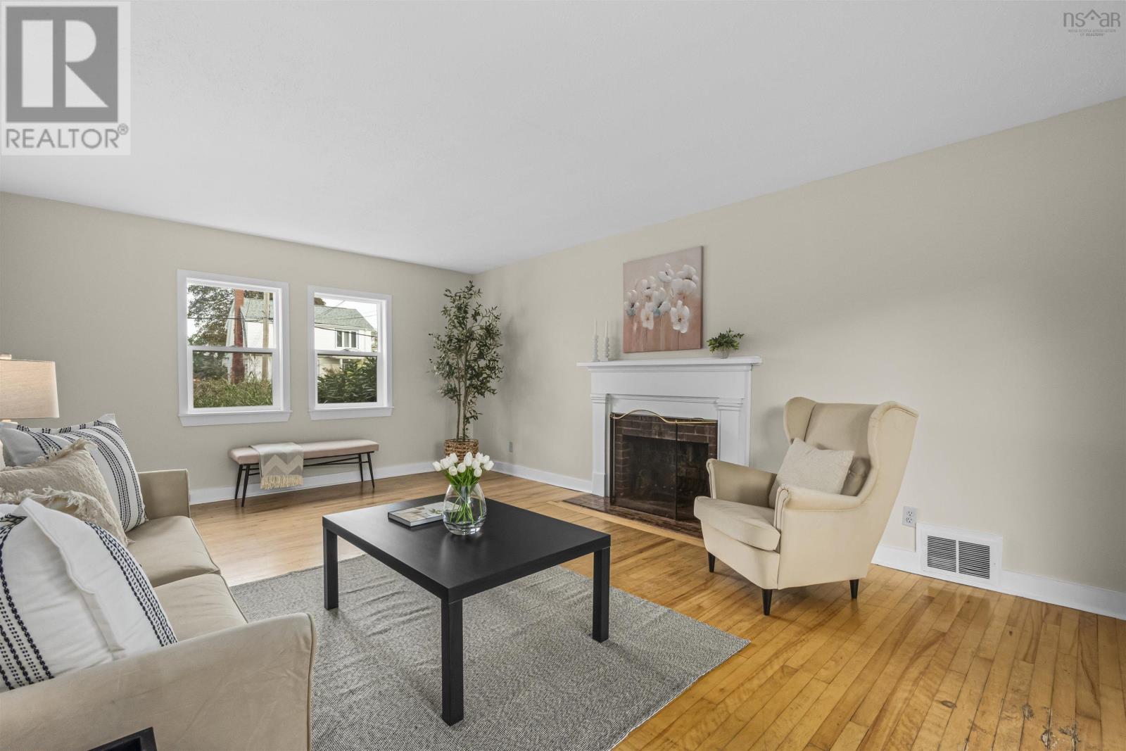 3176 Hemlock Street Property Photo 6