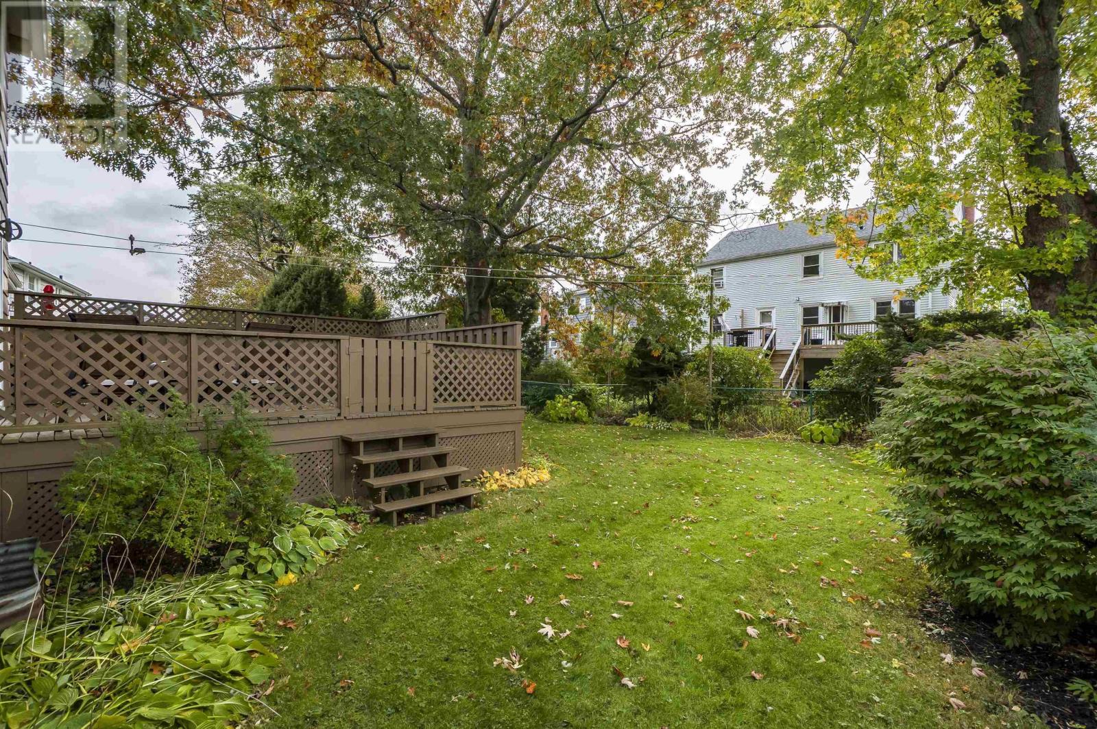 3176 Hemlock Street Property Photo 8