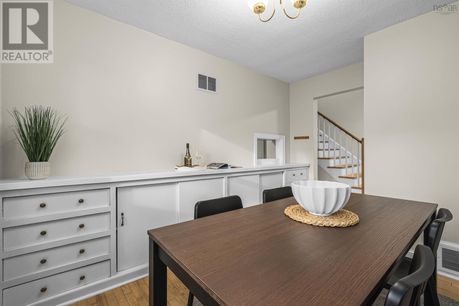 3176 Hemlock Street Property Photo 10
