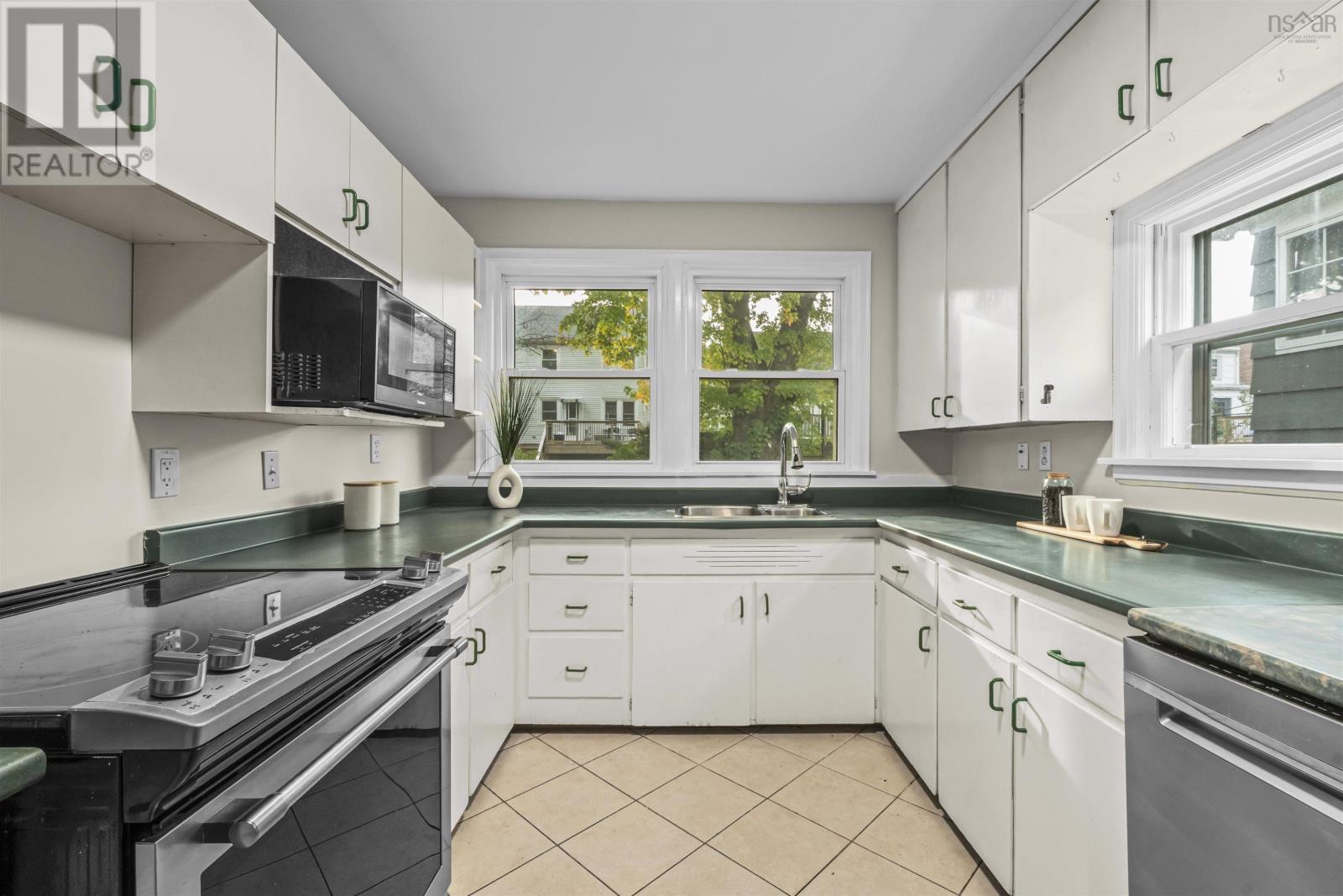 3176 Hemlock Street Property Photo 12