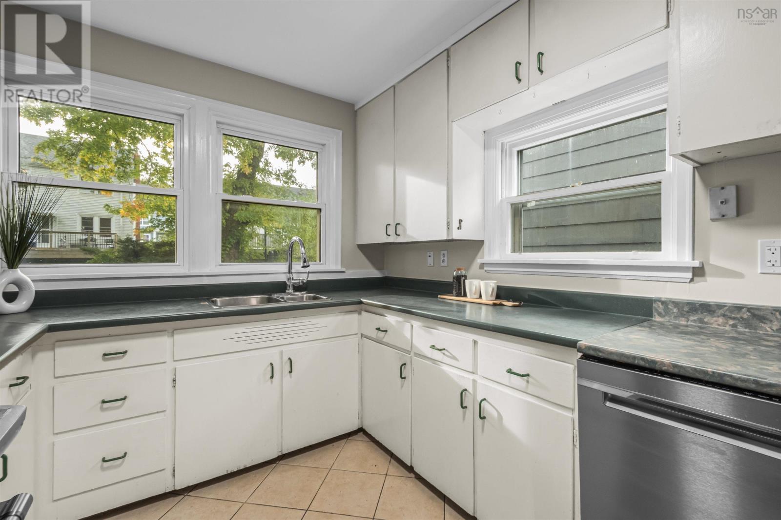 3176 Hemlock Street Property Photo 14