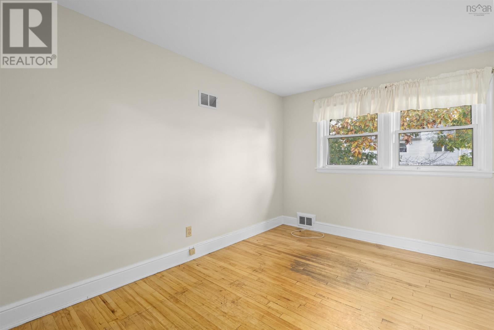 3176 Hemlock Street Property Photo 23